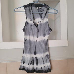 Gray/Black Snap front top